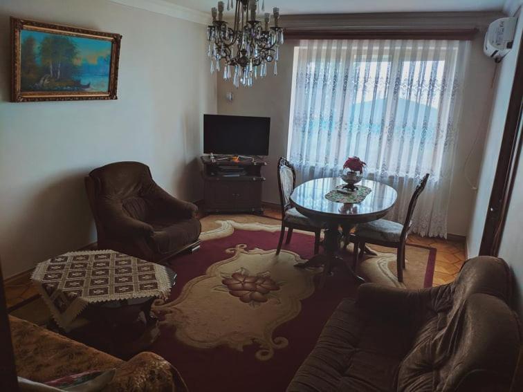 Giorgis Home バトゥーミ エクステリア 写真
