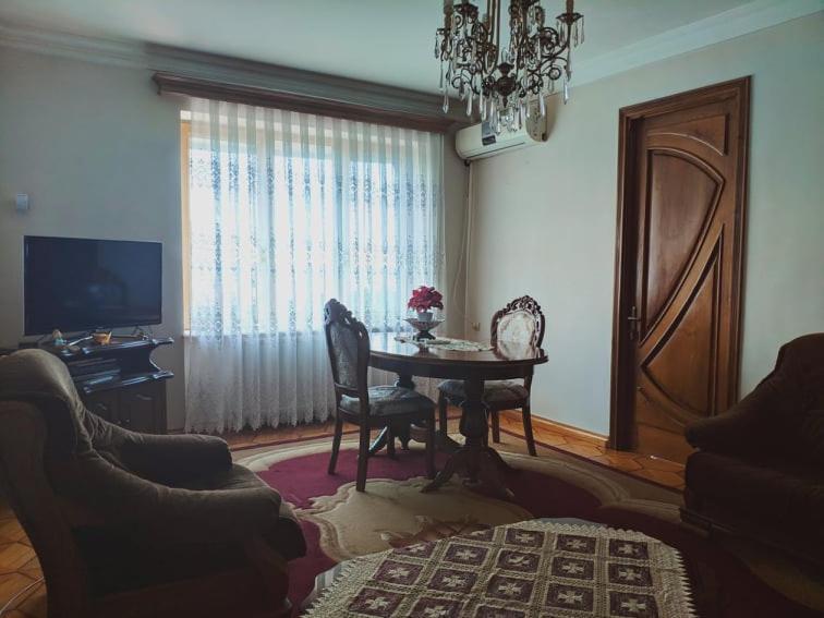 Giorgis Home バトゥーミ エクステリア 写真