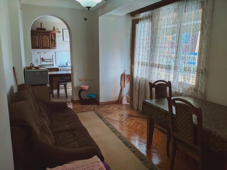 Giorgis Home バトゥーミ エクステリア 写真